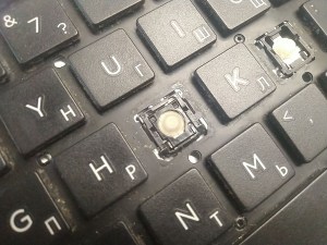 Клавиатура (неисправная на кнопки) для 852041-251 490.08C07.0S0R RU V151830AS3 HP запчасти для ноутбука