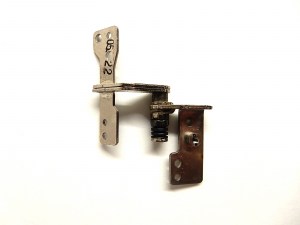 Петля (левая) для ноутбука Samsung NP- RV509 RV511 RV518 RV515 RV520